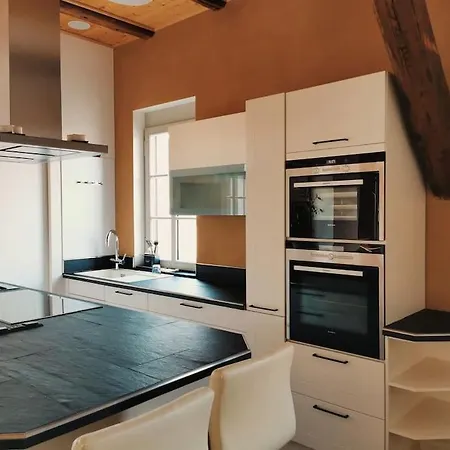 Διαμέρισμα Luxus Mit Blick Ueber Im Zentrum *